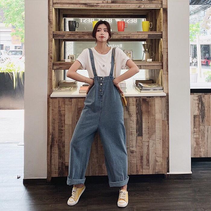 会穿背带裤的女生有多可爱?看看今个的穿搭就晓得喽