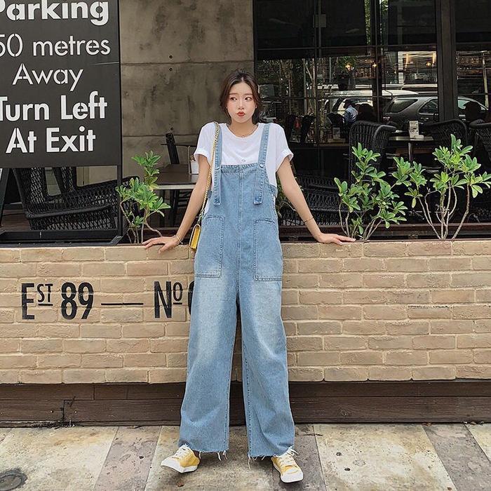 会穿背带裤的女生有多可爱?看看今个的穿搭就晓得喽