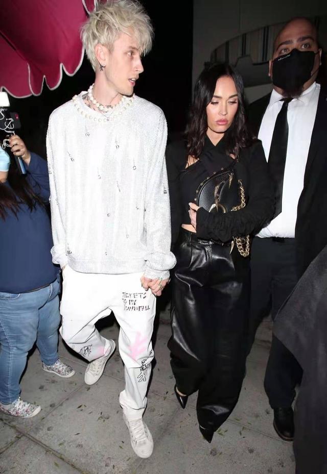 梅根福克斯现身街拍（梅根福克斯没穿对衣服）(4)