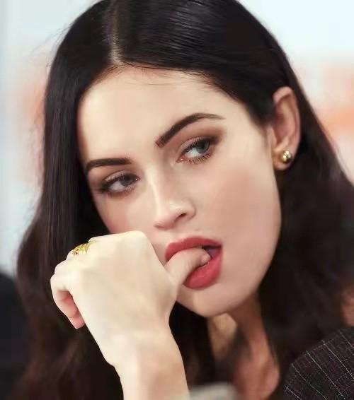 梅根福克斯现身街拍（梅根福克斯没穿对衣服）(12)