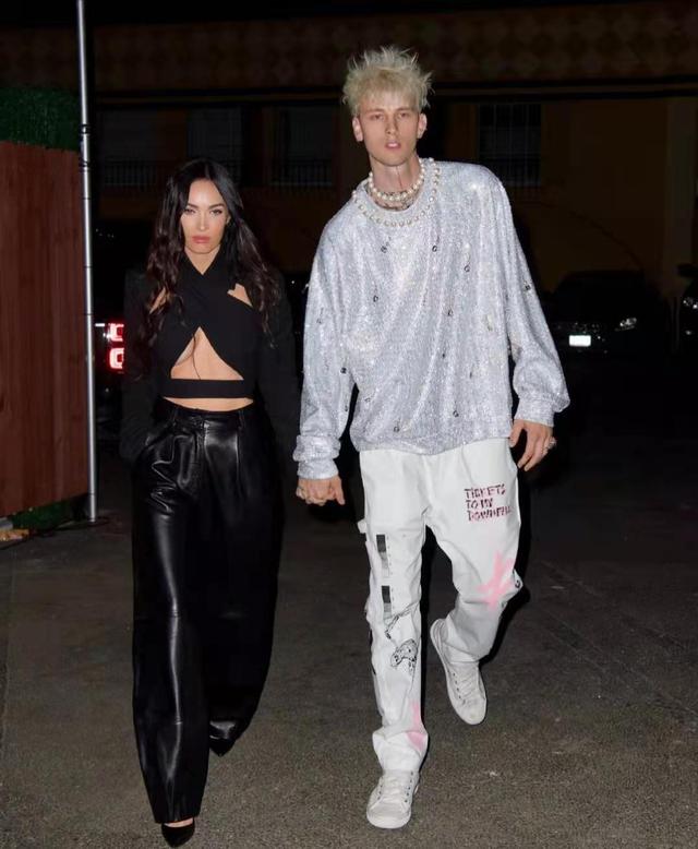 梅根福克斯现身街拍（梅根福克斯没穿对衣服）(3)