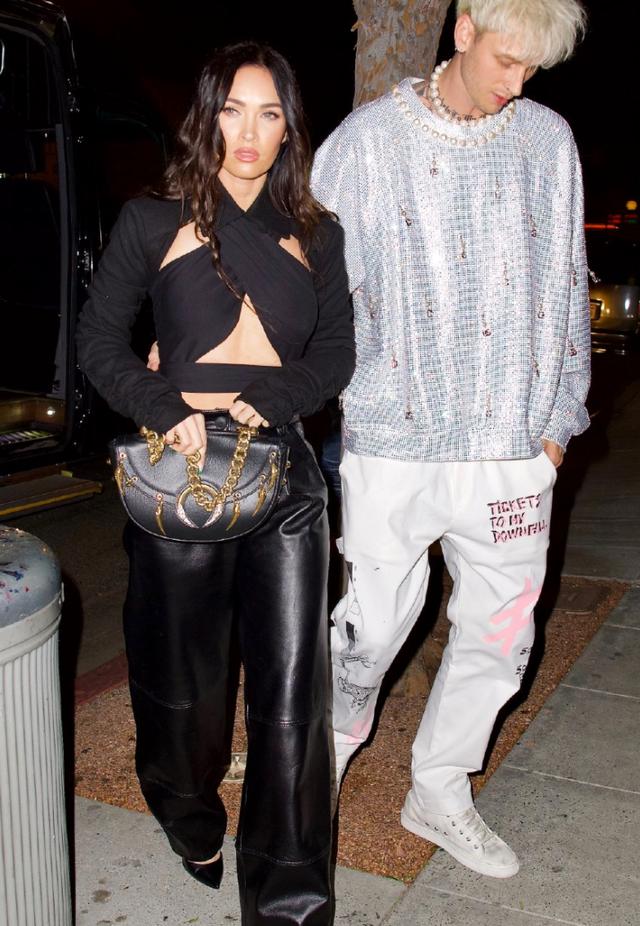 梅根福克斯现身街拍（梅根福克斯没穿对衣服）(1)