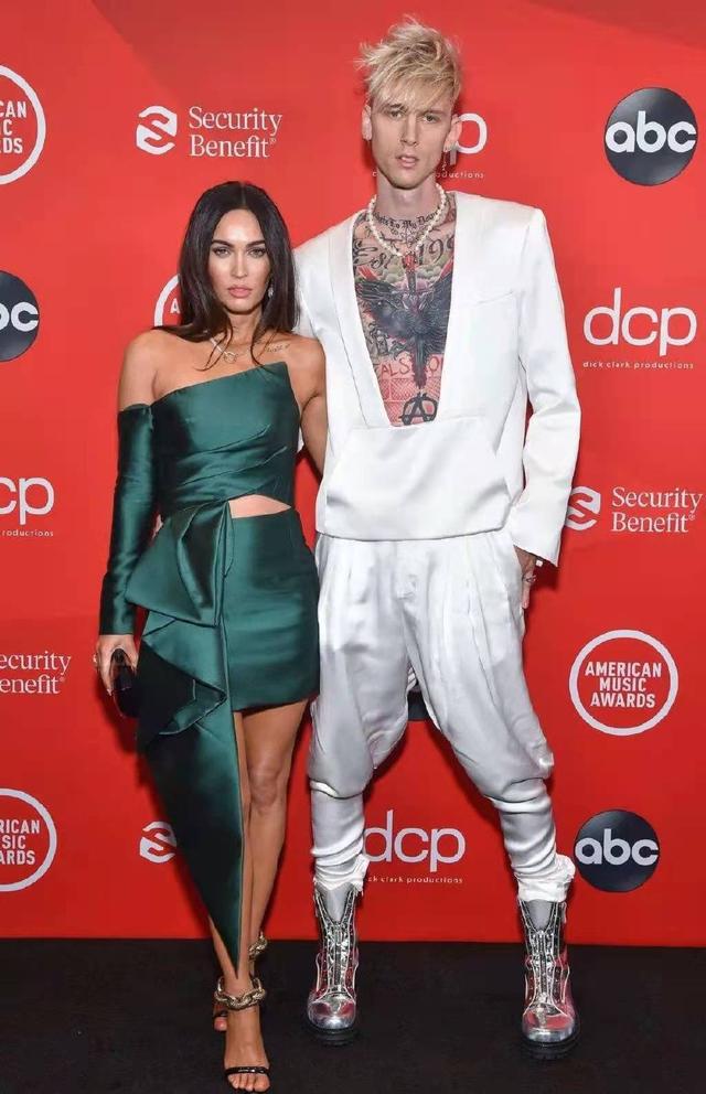 梅根福克斯现身街拍（梅根福克斯没穿对衣服）(8)