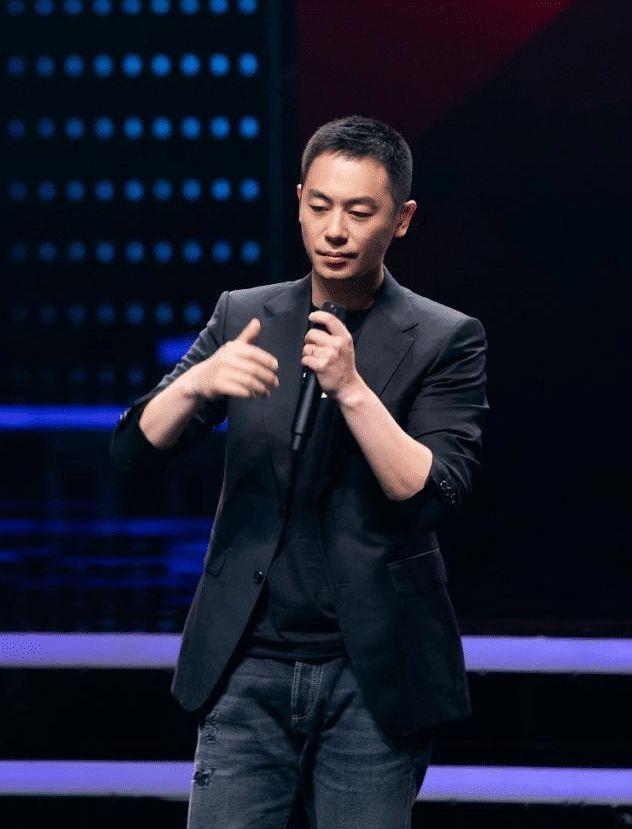 当1米85胡歌撞上1米80朱亚文，网友：谎报身高的那位，尴尬吗？