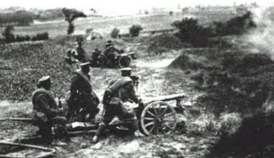 ​东北伪军入关作战，装备比日军还好，第一仗就给我们送来6挺机枪