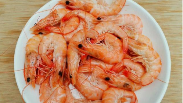 煮熟的虾放冰箱隔夜能吃,煮熟的虾放冰箱隔夜能吃吗图1