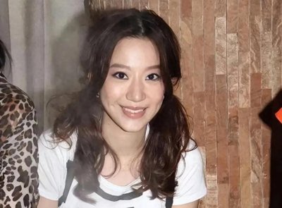 ​她因有旺夫相，豪门老公 8亿娶回家，生下双胞胎儿子成为人生赢家