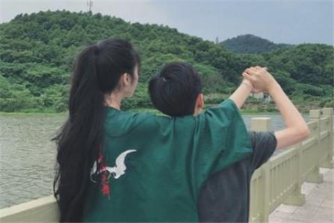 女生对你动心了的表现，有这些表现肯定不是错觉