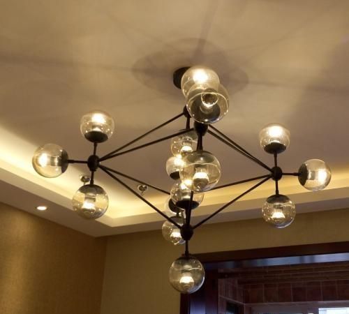 灯关了自己闪有危险吗，为什么灯的开关已经关了,吊灯还会一闪一闪的？图1