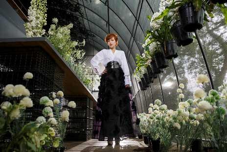 金曲颁奖典礼陈洁仪（陈洁仪天堂边缘MV携手金曲奖导演打造大片）(1)