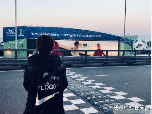 刘翔深夜晒旅行照 妻子吴莎罕见出镜, 二人感情超甜蜜