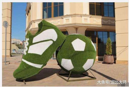 刘翔深夜晒旅行照 妻子吴莎罕见出镜, 二人感情超甜蜜