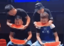 最近娱乐盘点(本年度娱乐圈最劲爆的一天)(2)