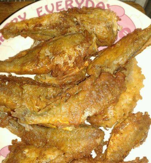 怎么炸鱼好吃又脆嫩,炸鱼怎么炸才酥脆视频图9