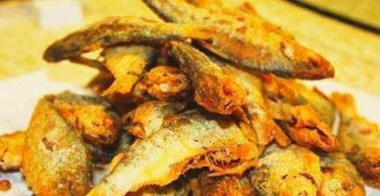 怎么炸鱼好吃又脆嫩,炸鱼怎么炸才酥脆视频图2