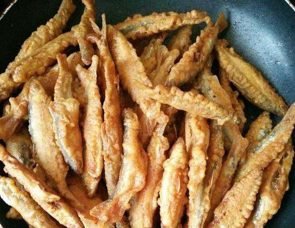 怎么炸鱼好吃又脆嫩,炸鱼怎么炸才酥脆视频图10