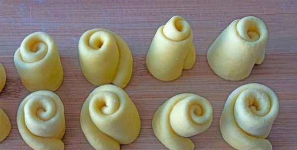 家庭做面包的简单方法,在家做面包简单做法电饭煲图12