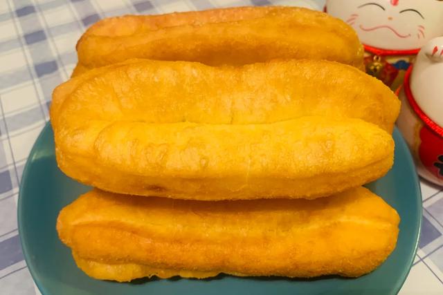 油条饼怎么做才松软（蓬松酥脆的大油条和油饼一步到位）(15)