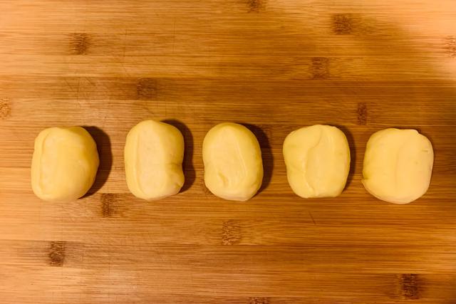 油条饼怎么做才松软（蓬松酥脆的大油条和油饼一步到位）(17)