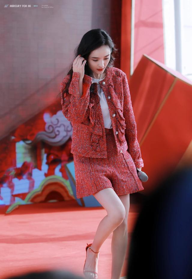 原来杨幂的脚这么好看啊，后悔看晚了