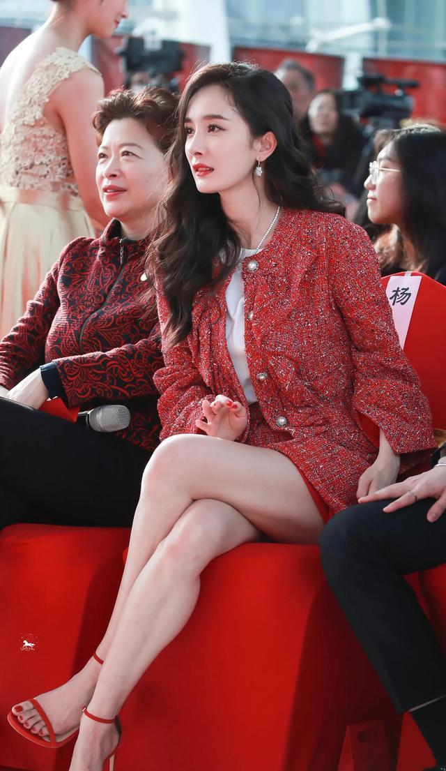 原来杨幂的脚这么好看啊，后悔看晚了