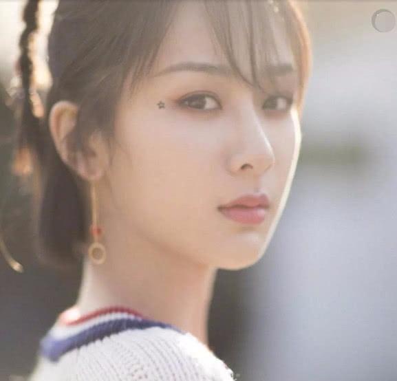 杨紫：我不想拍男人装，经纪人：不，你想，结果惊艳四座！