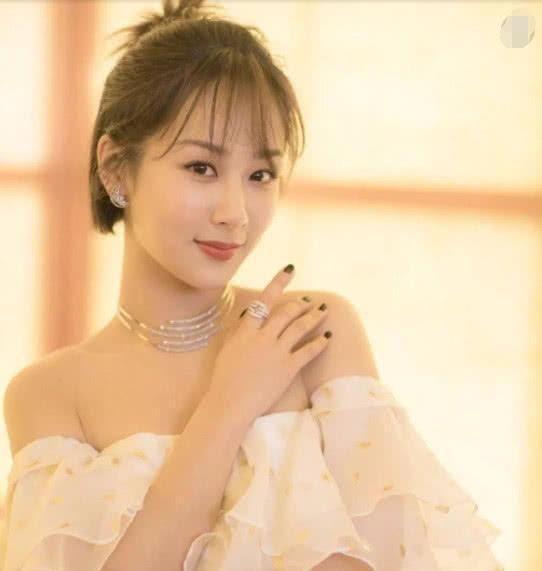 杨紫：我不想拍男人装，经纪人：不，你想，结果惊艳四座！