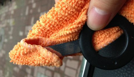 窗缝里的灰尘怎么去除,怎样巧妙清理窗户缝里的灰尘图4