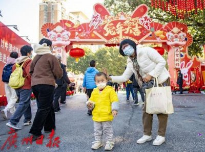 ​荔湾传统花市在文化公园开锣！地铁上盖价廉物美生意旺