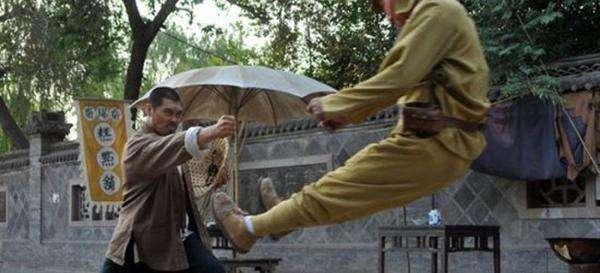 他出道15年没人认识，没想到因为“手撕鬼子”火了