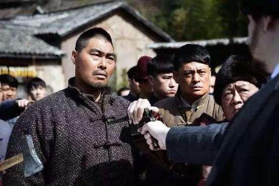 他出道15年没人认识，没想到因为“手撕鬼子”火了