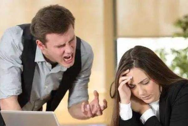 边缘化是什么意思(向人或事物发展主流的反方向移动)