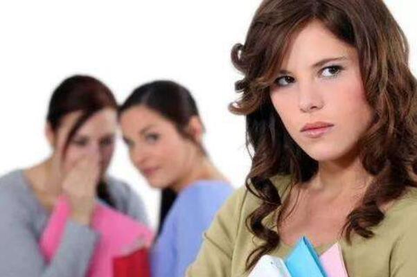 边缘化是什么意思(向人或事物发展主流的反方向移动)