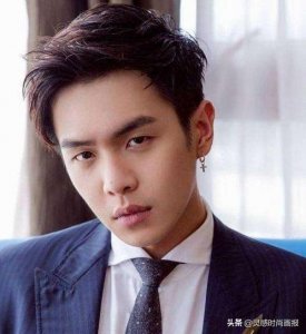 ​张若昀唐艺昕怎么认识？张若昀家世显赫,父亲是谁？