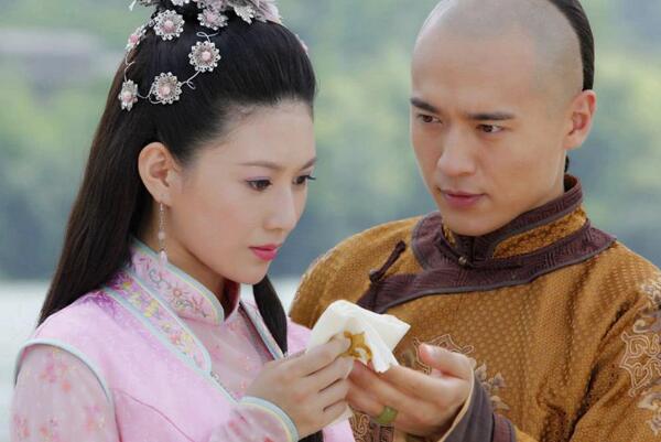 董鄂妃是董小宛吗：董鄂妃和顺治帝的爱情(不是董小宛)