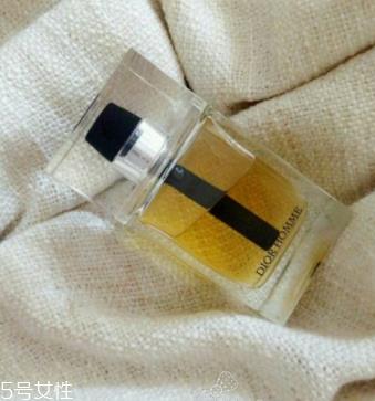 迪奥旷野和桀骜哪个好？旷野香水适合暖男