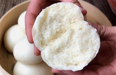 ​蒸馒头怎么发面松软好吃？教你一个简单方法，蓬松白亮，劲道好吃