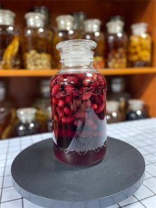 ​30岁后男人必备！一罐桑葚泡酒配方，熬夜加班也能元气满满！