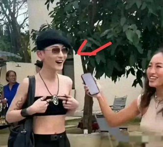 ​56岁张敏近况：暴瘦成“纸片人”，抹胸露脐装，网友：像六小龄