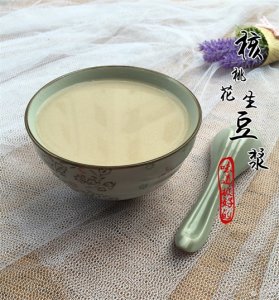​核桃花生豆浆的做法