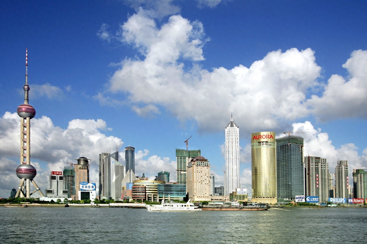 黄浦江全长约113千米,河宽300-700米,是中国上海重要的水道