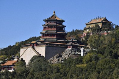 ​万寿山高58.59米，海拔108.94米，为北京知名景点之一