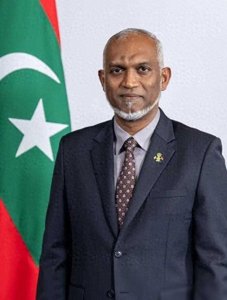 ​抵达中国，他开始访华