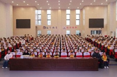 ​涟水法院走进滨河外国语学校开展普法宣传活动