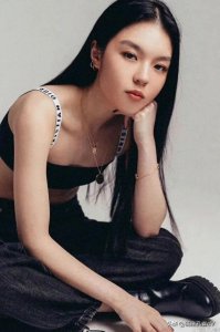 ​爆料：央视电视台著名节目主持人李咏女儿回国发展被打脸