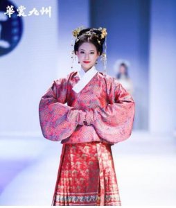 ​极创引力罗智仪亮相“华裳秀典”大气演绎凤仪之诏