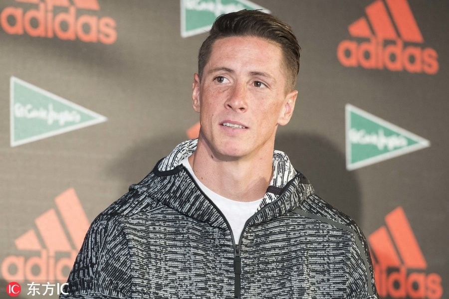 33岁的托雷斯参加活动 一眼望去还是年少的模样