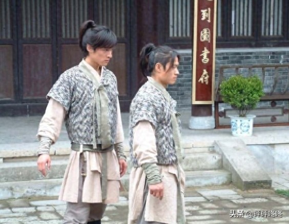 《仙剑1》片场照，主演打打闹闹，感情真好