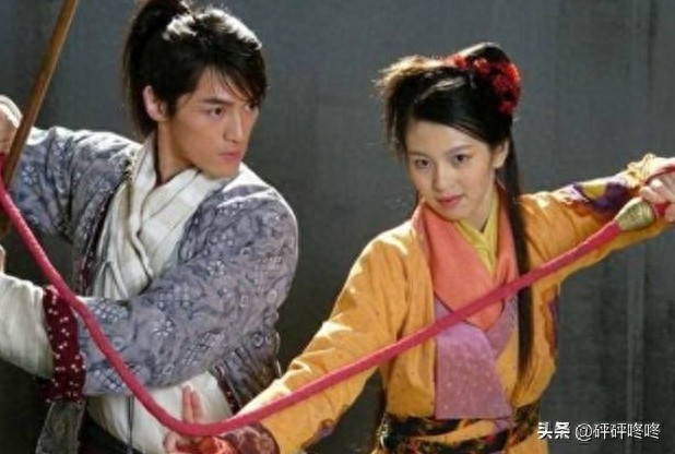 《仙剑1》片场照，主演打打闹闹，感情真好