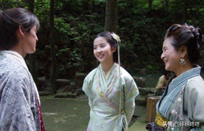 《仙剑1》片场照，主演打打闹闹，感情真好